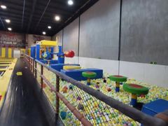 -极限Jump蹦床·新潮玩运动世界·室内乐园·团建·派对中心