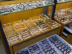 -优医视平价眼镜蔡司依视路折扣工厂店(德胜门店)