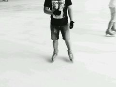 -冰纷万象滑冰场(赣州华润万象城店)