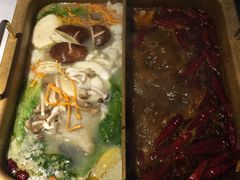 -尚尚仙·酸汤猪手·猪肚鸡火锅(华联万柳购物中心店)