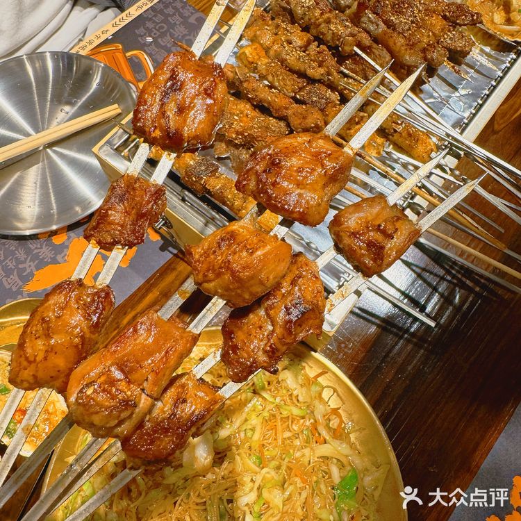 吃个烧烤…没想到拍到了人生的照片…🥹