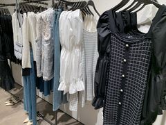 -URBAN REVIVO(高德置地广场·春广场店)