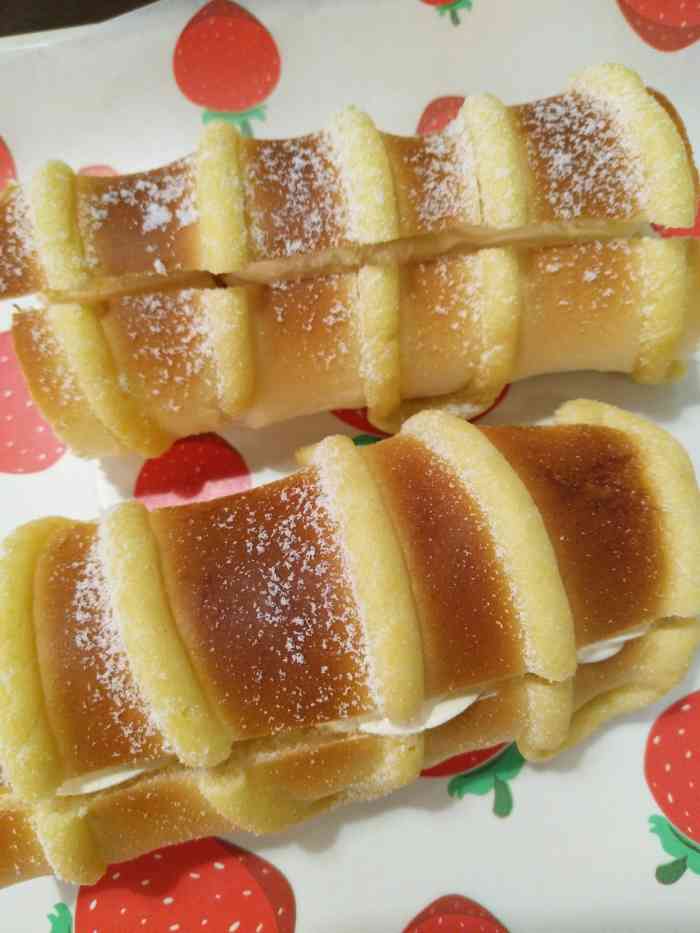 仟吉kengee(宝丰路店)-"泡芙很赞,黑白都不腻,很香.毛毛虫还可以.