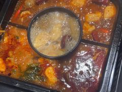 -老牌坊云南鱼豆花火锅(爱建店)