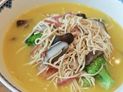 -侬佳蒸菜馆(听潮店)