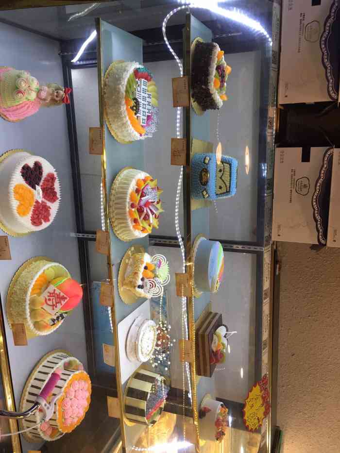 麦甜烘焙坊·生日蛋糕-"家楼下的一家小店,第一次光顾,一进门香香.