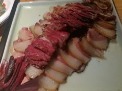 -帅巴人舅母子腊蹄民俗村