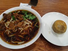 牛肉面-清真吴记门钉肉饼·喜多利
