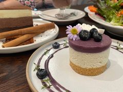 -Chom Cafe and Restaurant