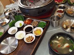 -围炉肉舍•炭烤活鳗•丹东海鲜烤肉(步行街店)