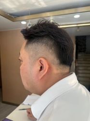 -一東造型烫发染发