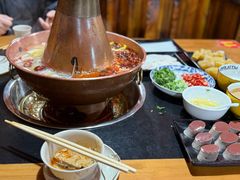 -果松木炭酸菜铜火锅·外婆参鸡汤