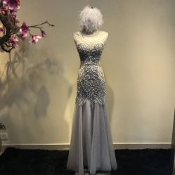 -月月婚纱礼服仓储店(王府井店)
