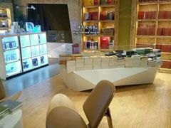 -新华里咖啡书吧(新华书店小寨店)