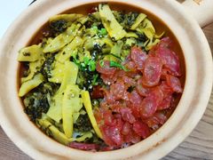 腊肠香竹笋煲仔饭-煲仔皇腊味煲仔饭(经四万达店)