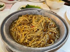 沙爹金菇肥牛煲-香港新发烧腊茶餐厅(万象店)