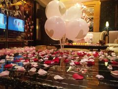 -花间阁鲜花气球连锁(两路口上清寺急市救中心店)