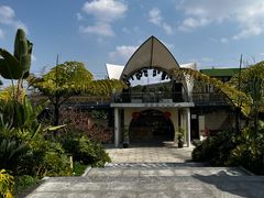 -茅草房·河畔园林火锅