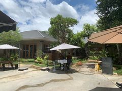 -Chom Cafe and Restaurant