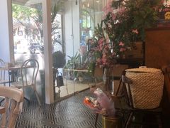 -FLOVIE FLORIST CAFE