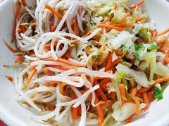 经济菜窗的青菜们-北大学一食堂