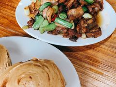 馒头包三层肉-凯华海鲜火锅·传承三十六年