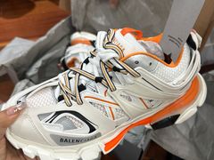 -BALENCIAGA(比斯特苏州购物村店)