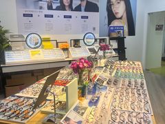 -天空之镜眼镜店蔡司依视路配镜授权零售店(望京颐堤港店)