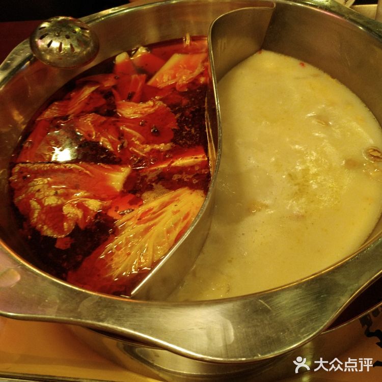 辣锅里豆腐和鸭血非常入味。环境还算可以
