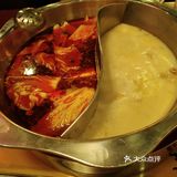 辣锅里豆腐和鸭血非常入味。环境还算可以