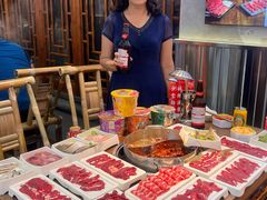 -来龍儿鲜切牛肉自助老火锅