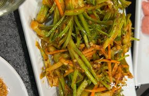 Stir-fried Coriander Roots