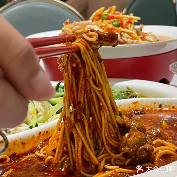 中午美食打卡：孔雀川菜