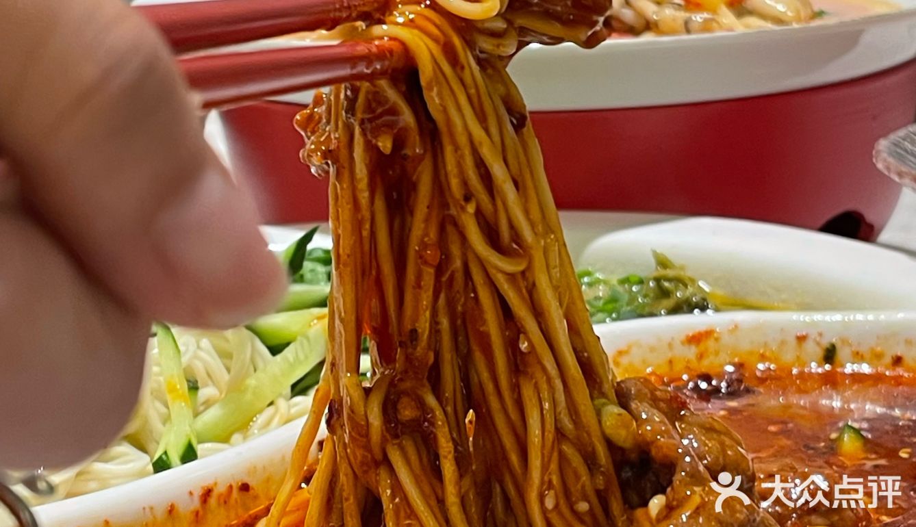 中午美食打卡：孔雀川菜