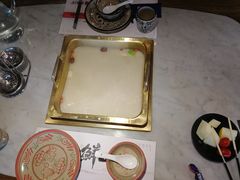 -尚尚仙·酸汤猪手·猪肚鸡火锅(华联万柳购物中心店)