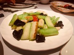 蒜蓉木耳炒海南丝瓜-闻见中国海南菜(K11店)