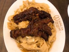 焖凤爪与腐竹-松發肉骨茶(先得坊店)