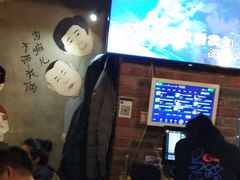 等位区-马路牙子地桌烤肉(工体店)