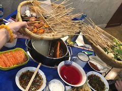 经典锅底-马路边边串串香形象店(磐石路店)