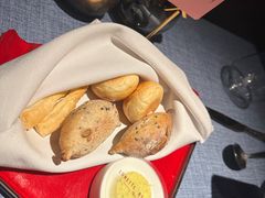 餐前面包配黄油-弦月窗LUNETTE BY AMANDA(复兴路店)