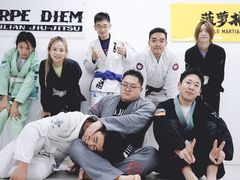 -菠萝格斗巴西柔术训练馆