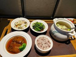 -臻康乃馨月子中心(集美店)