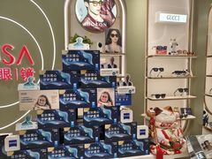 -目上眼镜·蔡司依视路授权(青浦宝龙店)