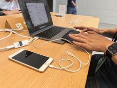 -Apple零售店(华贸购物中心店)