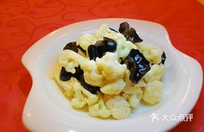 Black Mushroom Stir-fried with Cauliflower
