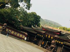 -峨眉山报国寺