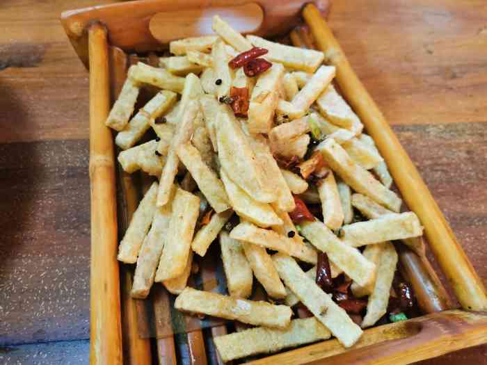 小背篓川菜馆(经济学院店)-"大学四年来这儿不知吃了多少回了还没点评