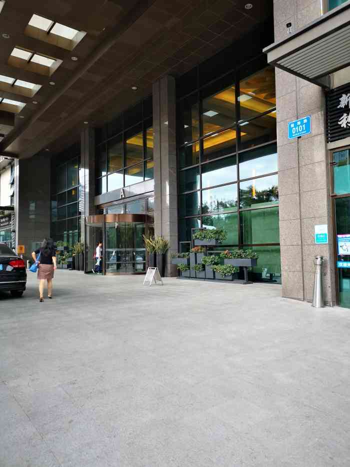 丽湾大厦-"第一次到南山区前海丽湾大厦,离春青世界不.