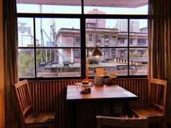 靠窗位-仙峰天然面包(迎宾路店)