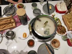 -洪氏嗨捞·广东猪肚鸡·椰子鸡火锅(西咸万象城店)